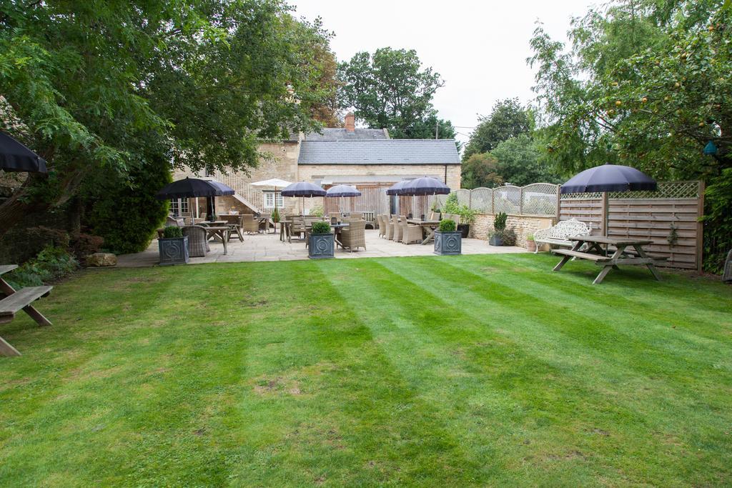 The Wychwood Inn Shipton under Wychwood Dış mekan fotoğraf